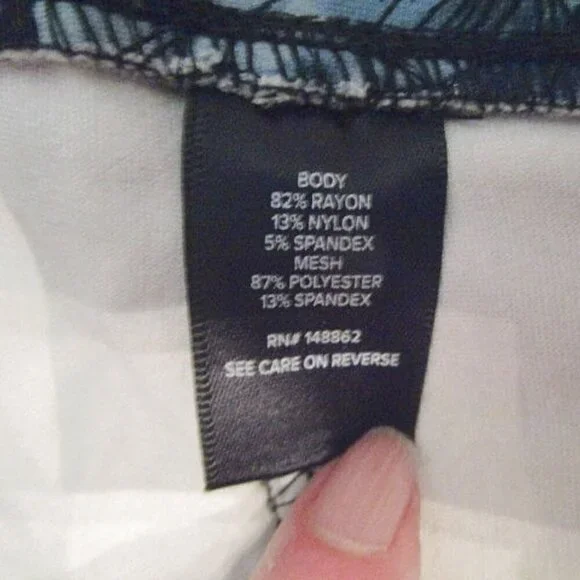 Torrid Pixie Skull Pants 1X Pull On Stretch Ponte Crop Whimsigoth Dark Floral - Picture 11 of 11